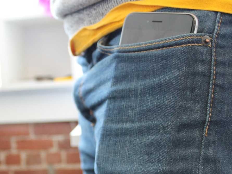 iphone-6-plus-pants-pocket-2